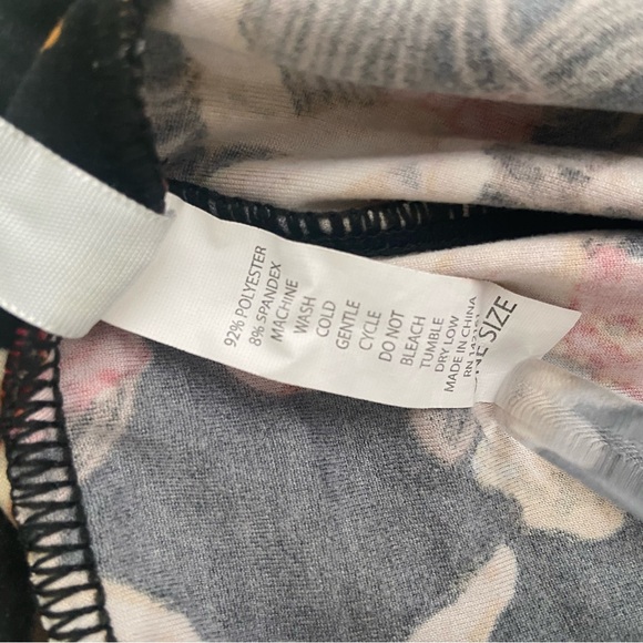 LuLaRoe | Cupid Leggings OS 💘 - Picture 5 of 5